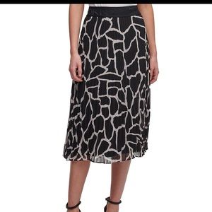DKNY
Giraffe Print Chiffon Pleated Midi Skirt